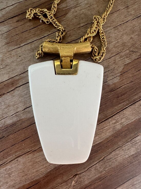 Crown Trifari Modernist White Lucite Pendant Necklace - Picture 6 of 7